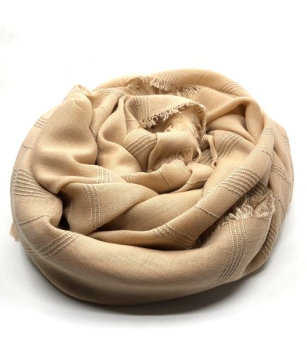 Yumuşak Nakış Desenli Bej Rengi Şal